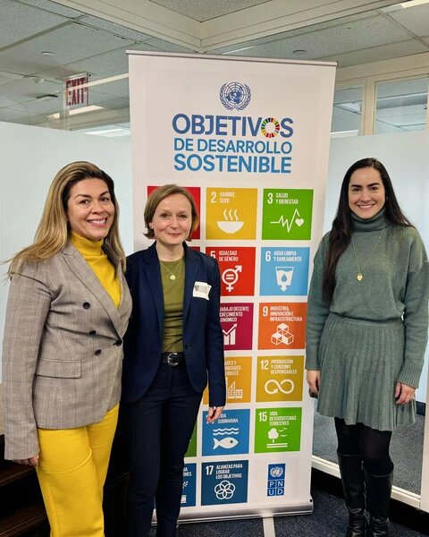 reunión con Claudia Bresanovich and Maria Pinedo