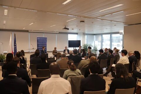 Bruselas acoge debate sobre el futuro de las relaciones entre la Unión Europea y América Latina y el Caribe