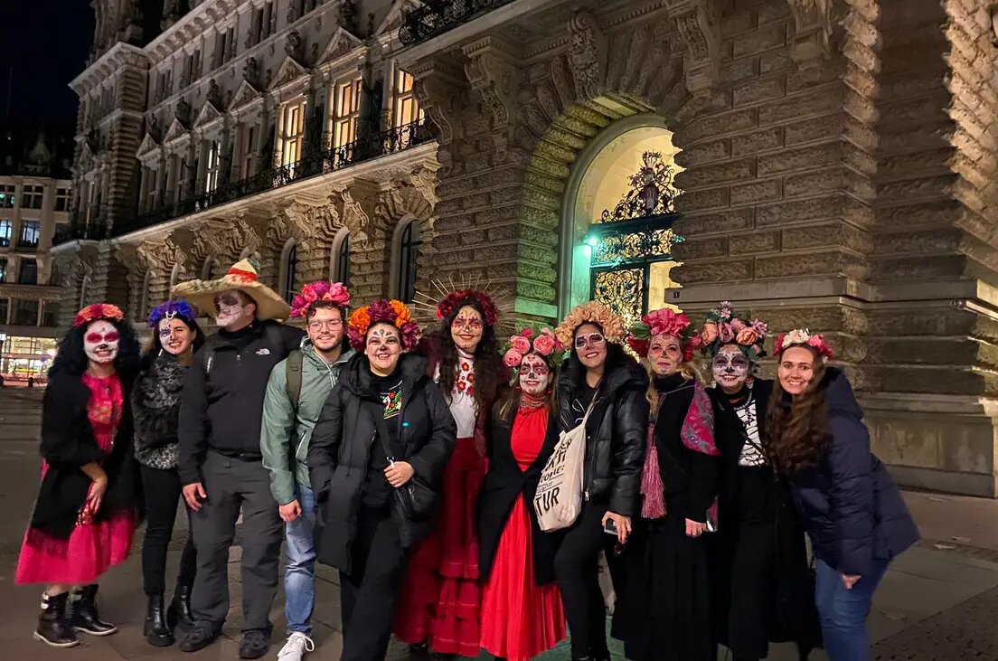 Día de los Muertos Walk