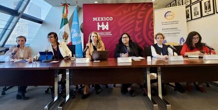 Representantes gubernamentales en evento paralelo a CSW